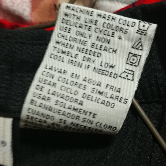 SOLD!!!!  White Stag Women's Blouse Button Front Wavy Fancy Black   XL  (16-18) - Picture 7 of 9